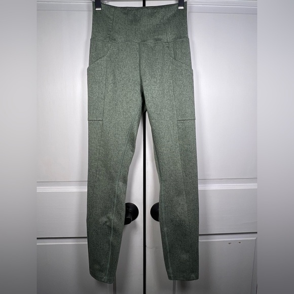 REI Pants - REI Pristine condition Co-op Active Pursuits 7/8 Tights Heathered Green Size XS